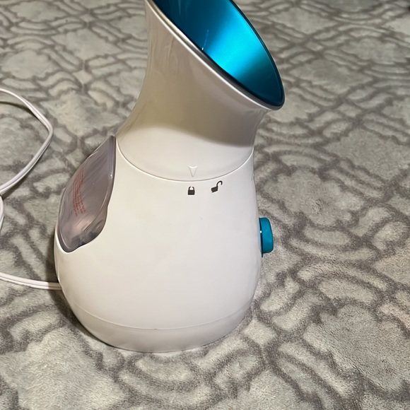 NWOT Pure facial steamer and humidifier with towel warmer inside used once!! - Picture 3 of 8
